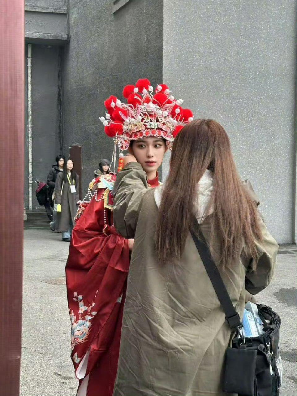 这居然是 钟丽丽[超话] 我觉得没什么变化吧，跟她之前一直都在这样呀，有什么好惊