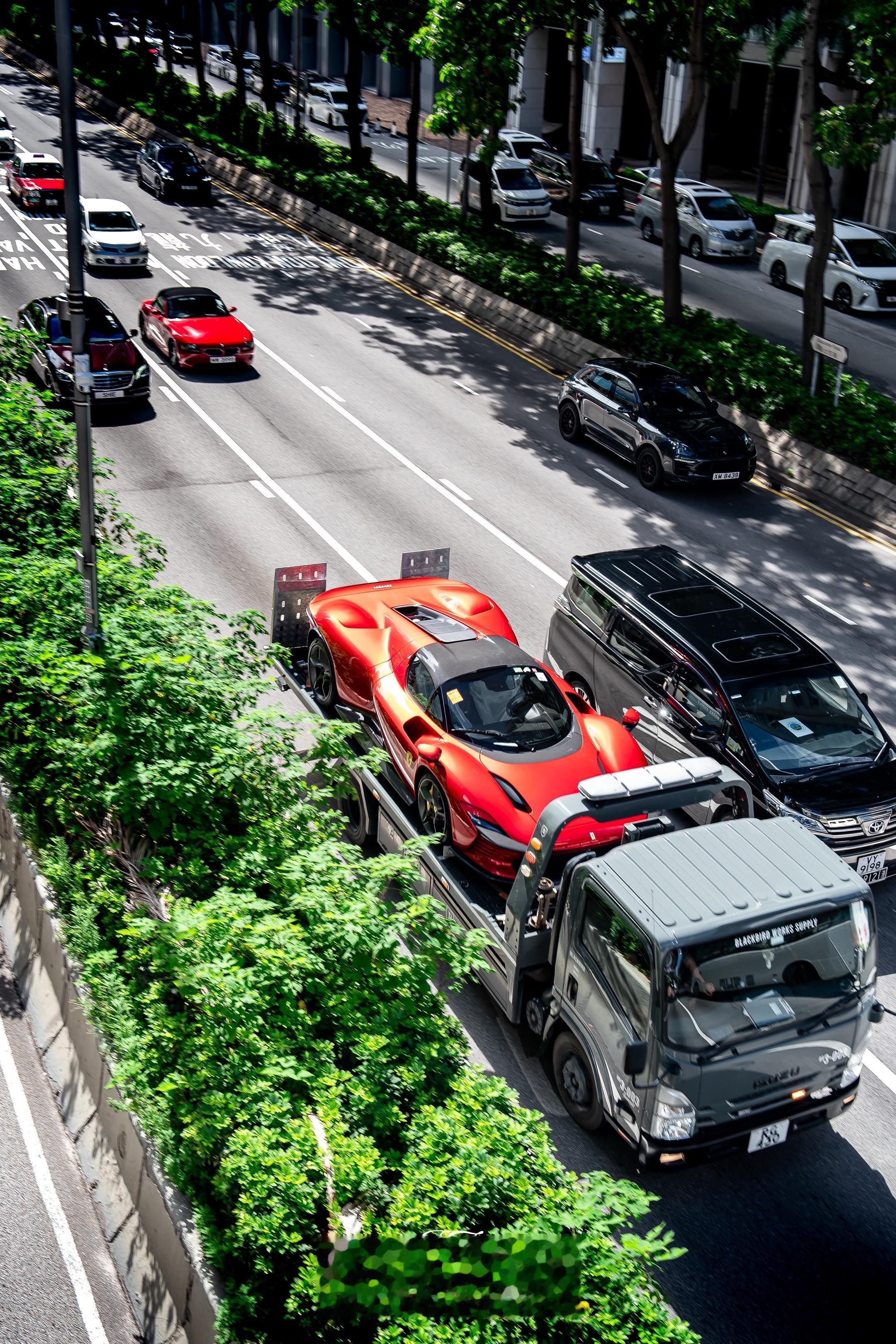 Ferrari Daytona SP3。告士打道的天桥总是会有源源不断的惊喜！