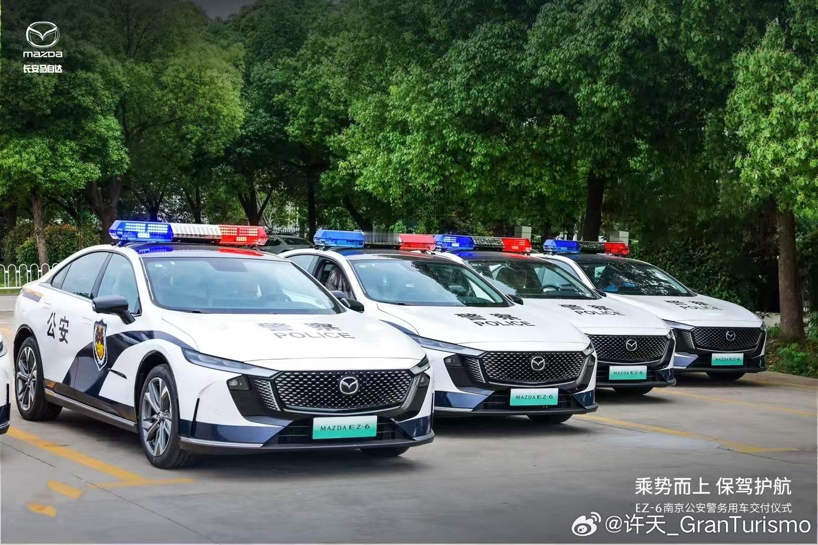 南京上了一批马自达EZ6警车，别的不说，新能源车内卷高颜值，去用作网约车、警车的