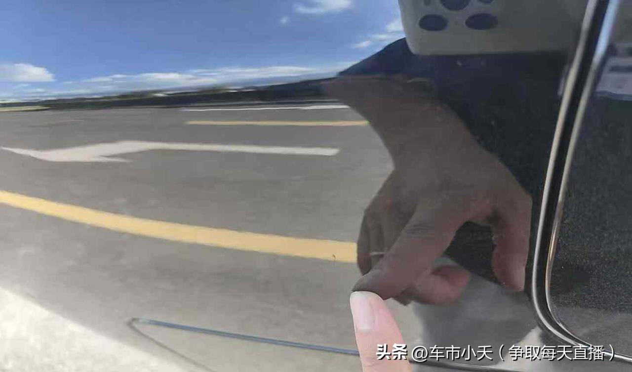 这应该是方程豹钛7第一辆运损车，指导价21.98万的顶配车型。损伤严重，优惠了1
