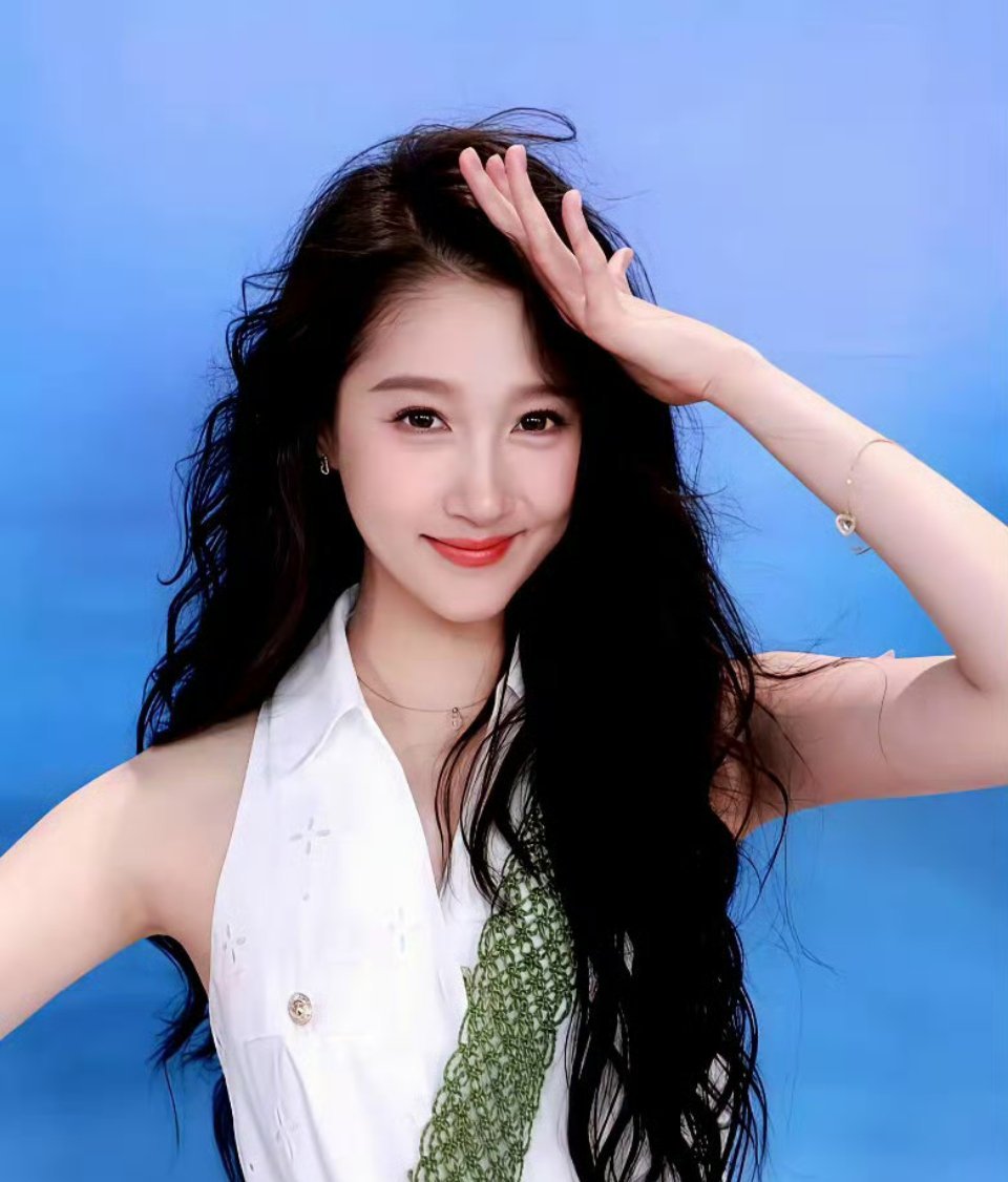 我有预感，关晓彤这辈子估计不会结婚了。​不是没人喜欢她，也不是她不够优秀，而是她