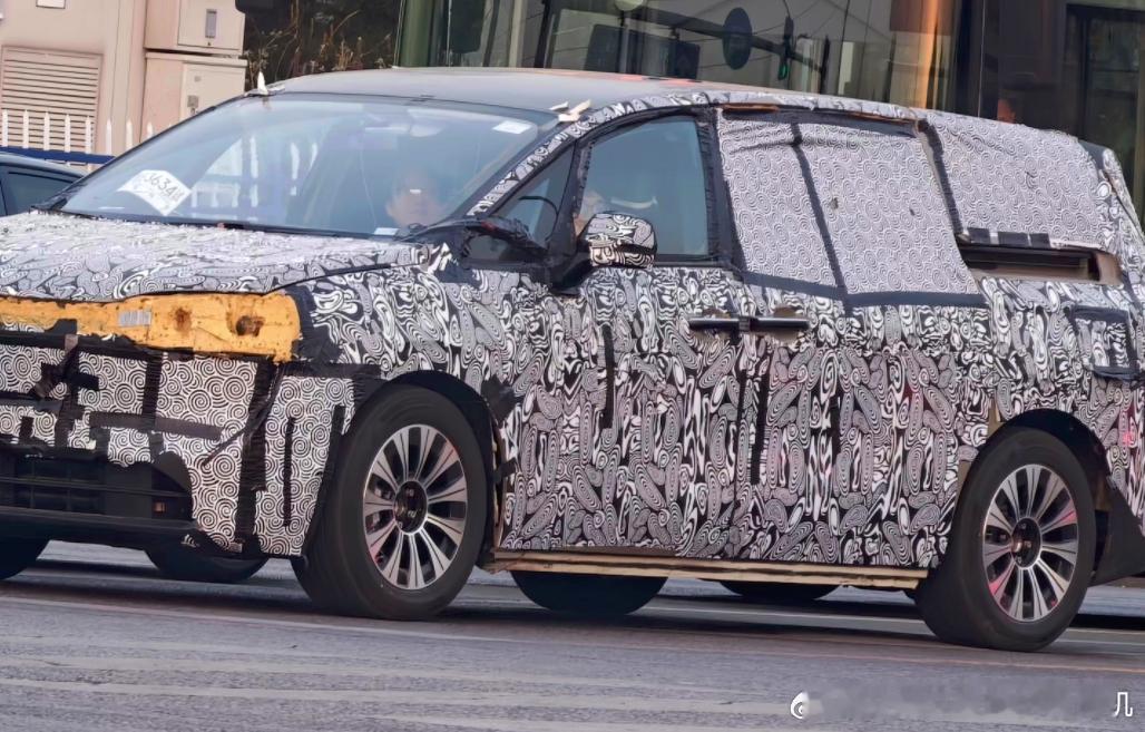 享界的MPV，会让友商的哪几款车难受呢？鸿蒙智行新能源汽车