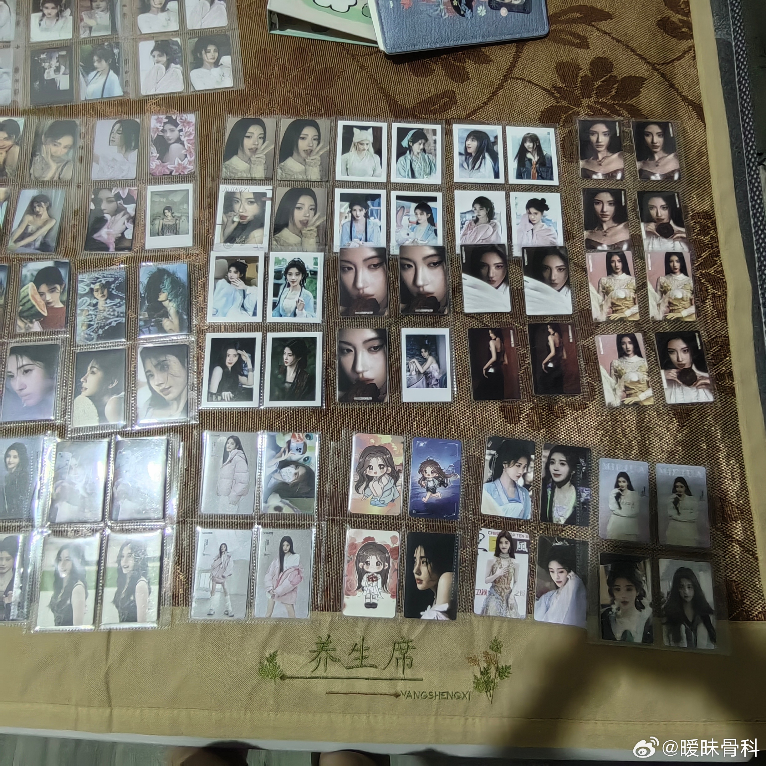 鞠婧祎周边市场 出大盘自带价我心理价不低于900 