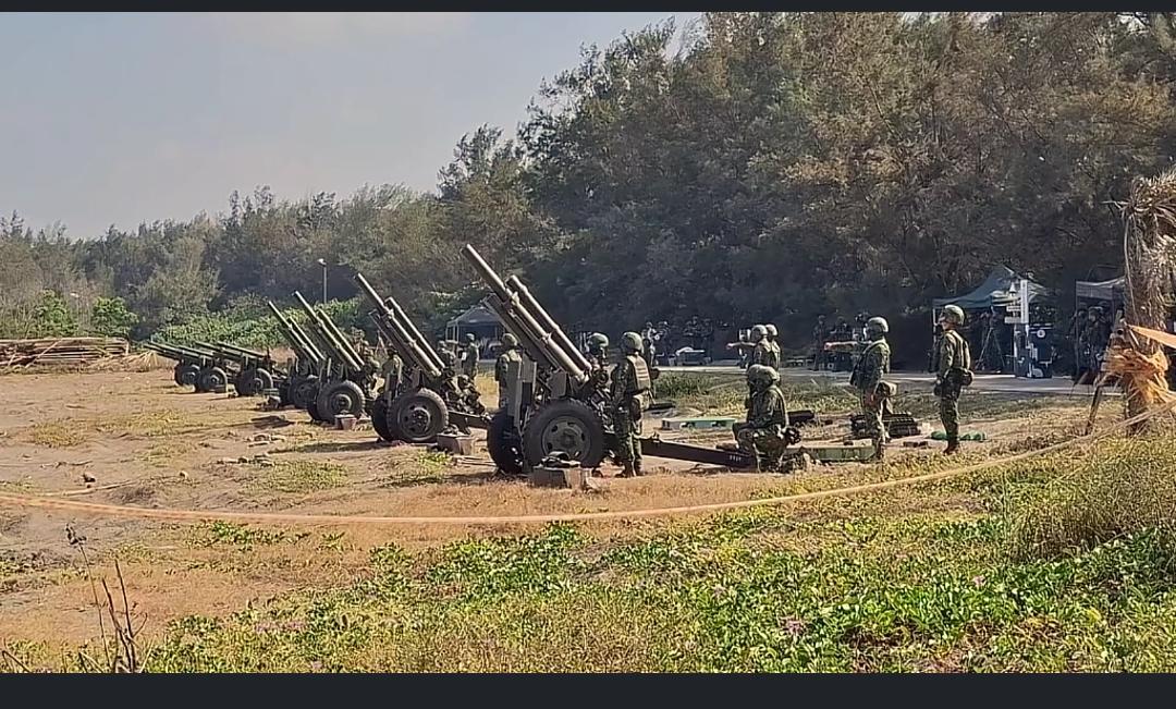 “只许胜，不许败！”
英勇无敌的T军又搞实弹射击了。看这炮兵装备，是不是把淮海战