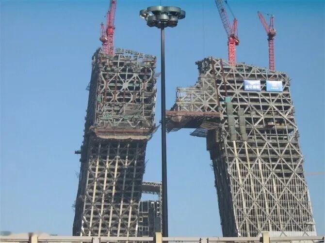 建设中的大裤衩～ ​​​