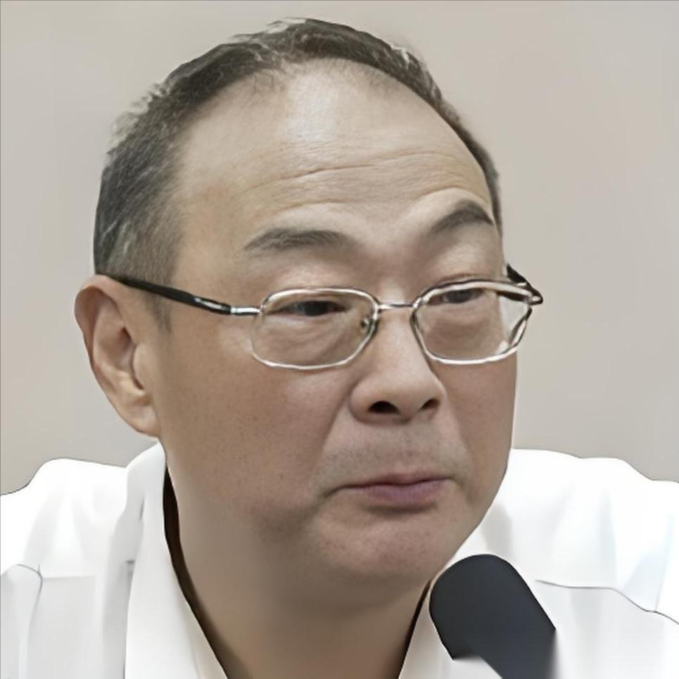 完全同意金灿荣教授的观点，中国没有必要再三要求日本就侵华罪行道歉了，日本道歉不道