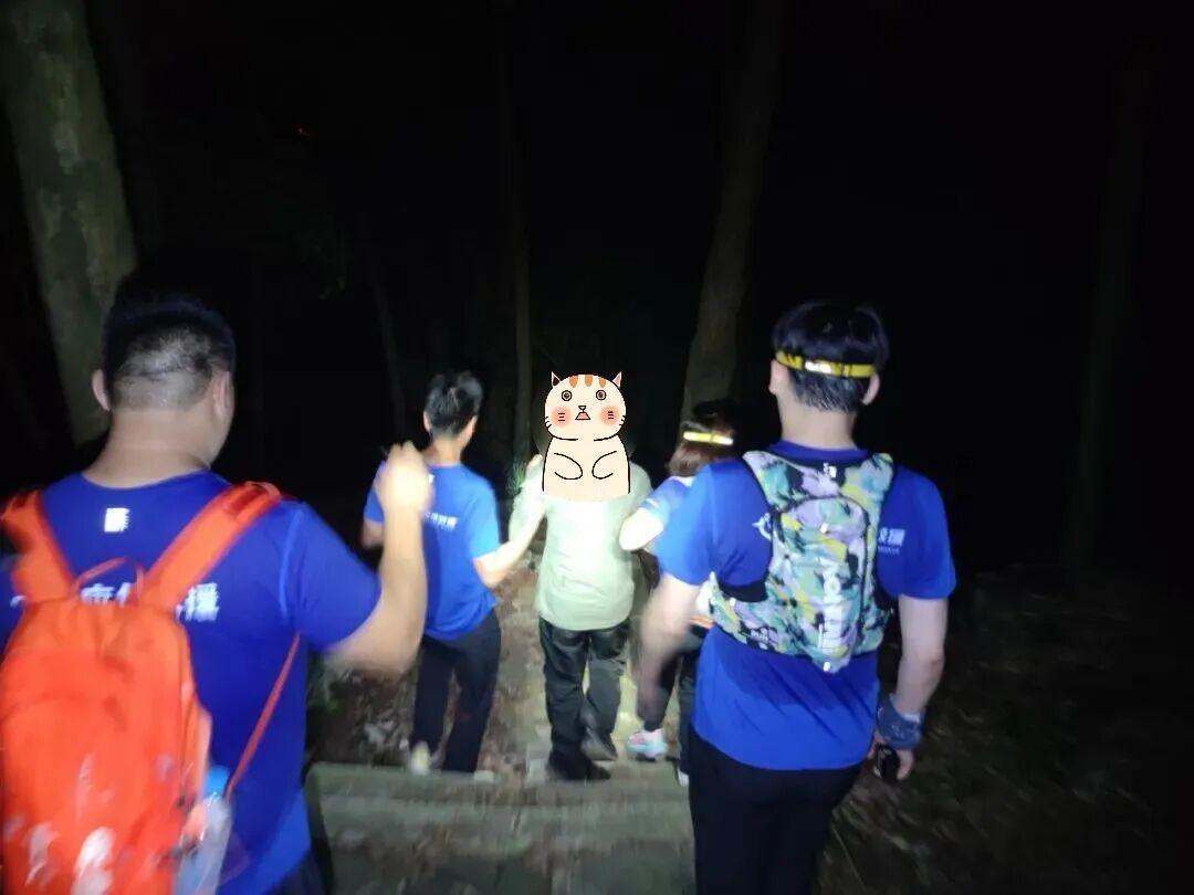 7月23日，两名毫无任何户外经验的年轻姐妹，全程只靠刷短视频种草，看到网红镜头里