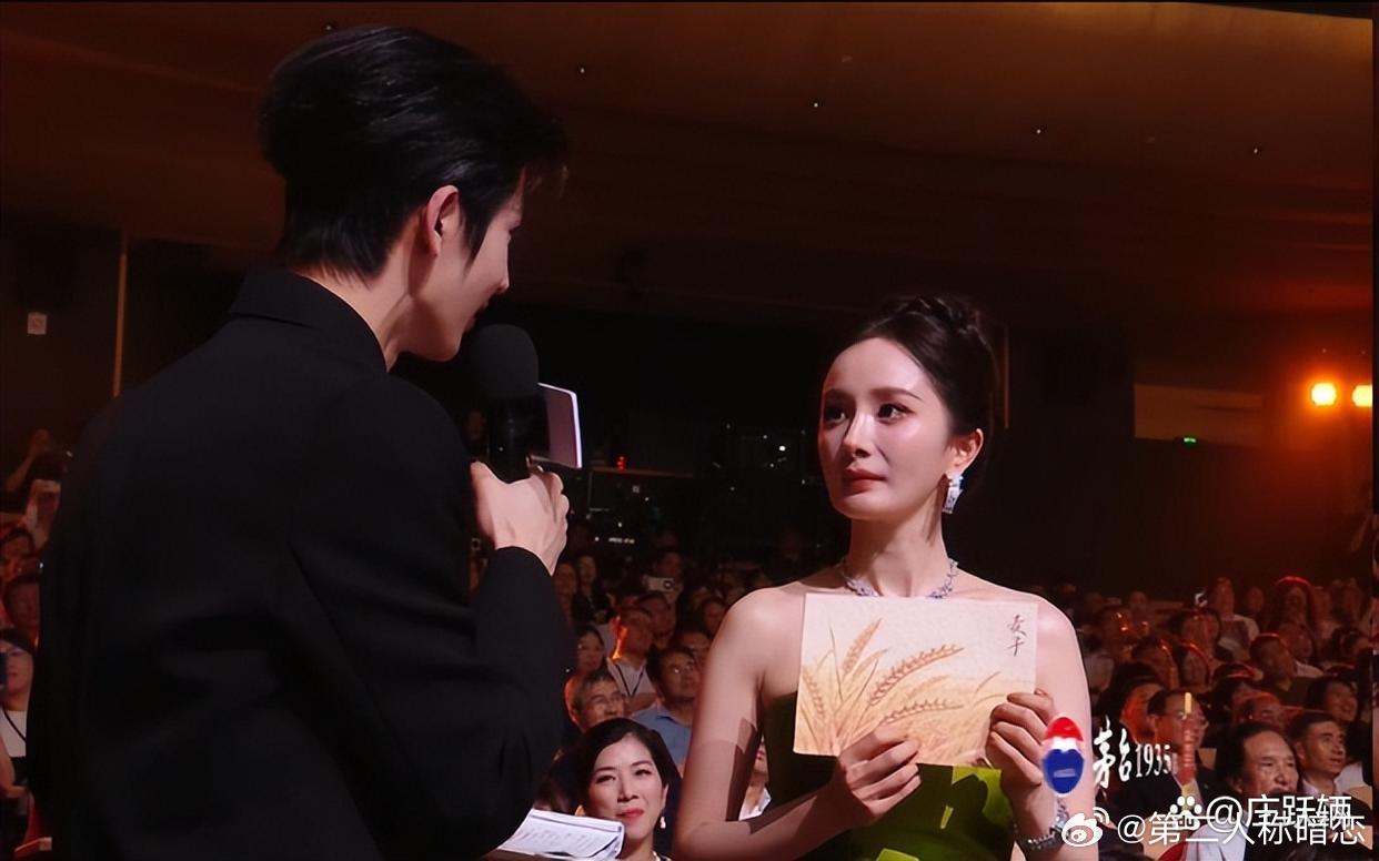 白玉兰典礼最失落的莫过于杨幂 全身高定加珠宝 结果只是陪跑 