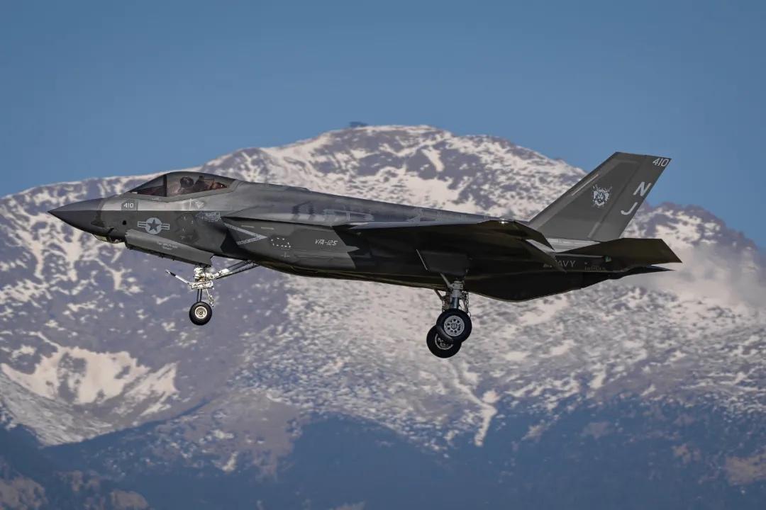 美军又一架F35坠毁！

加利福尼亚“勒莫尔海军航空站”确认，他们那里的一架隶属