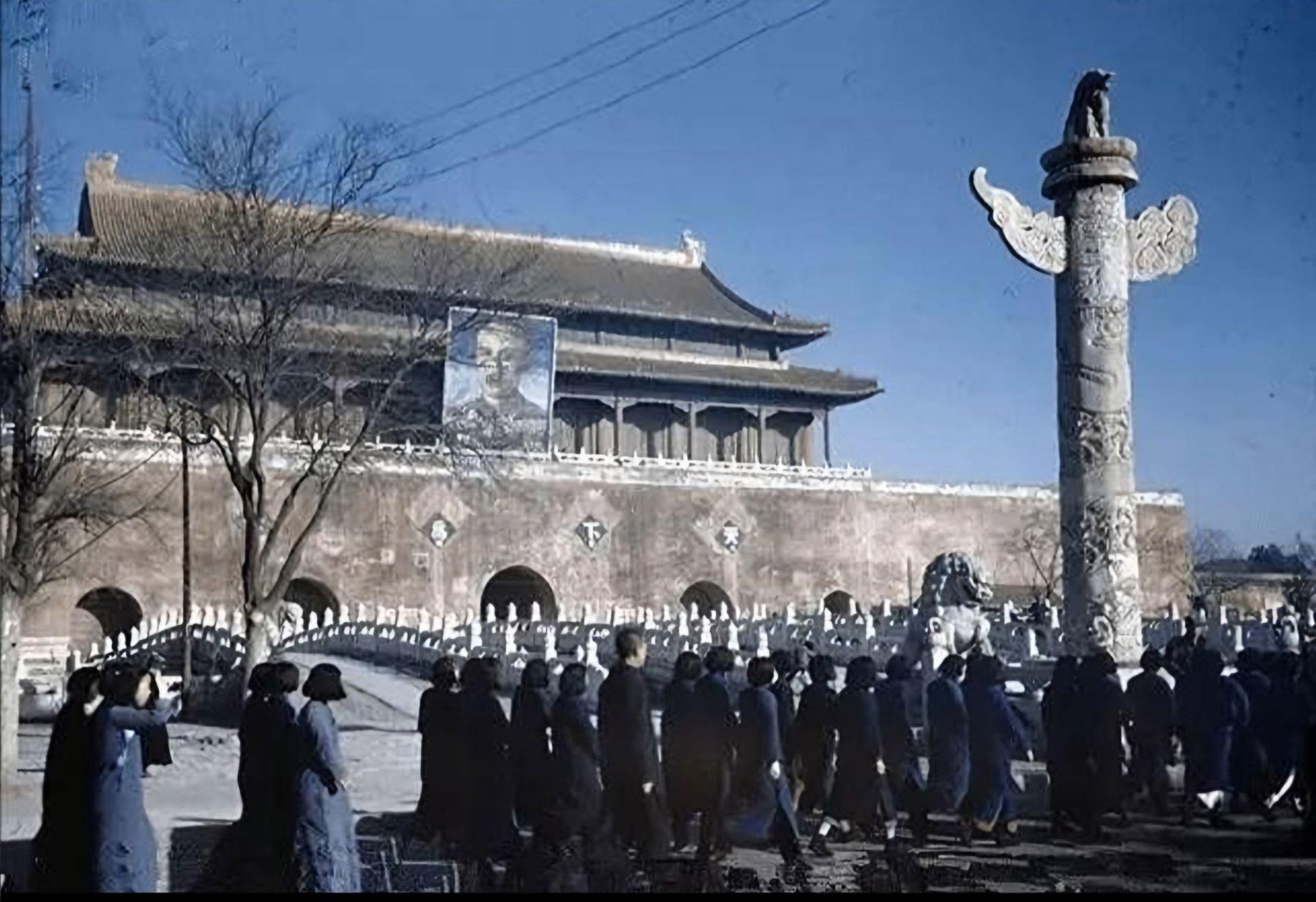 该组照片为1945年8月15号日本投降后“北平特别市”人们的真实照片。...