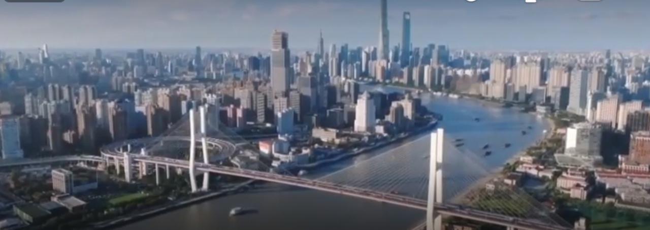 春日奋进正当时，我国经济民生多点发力。银行网点落实新规，清晰公示个人贷款综合融资