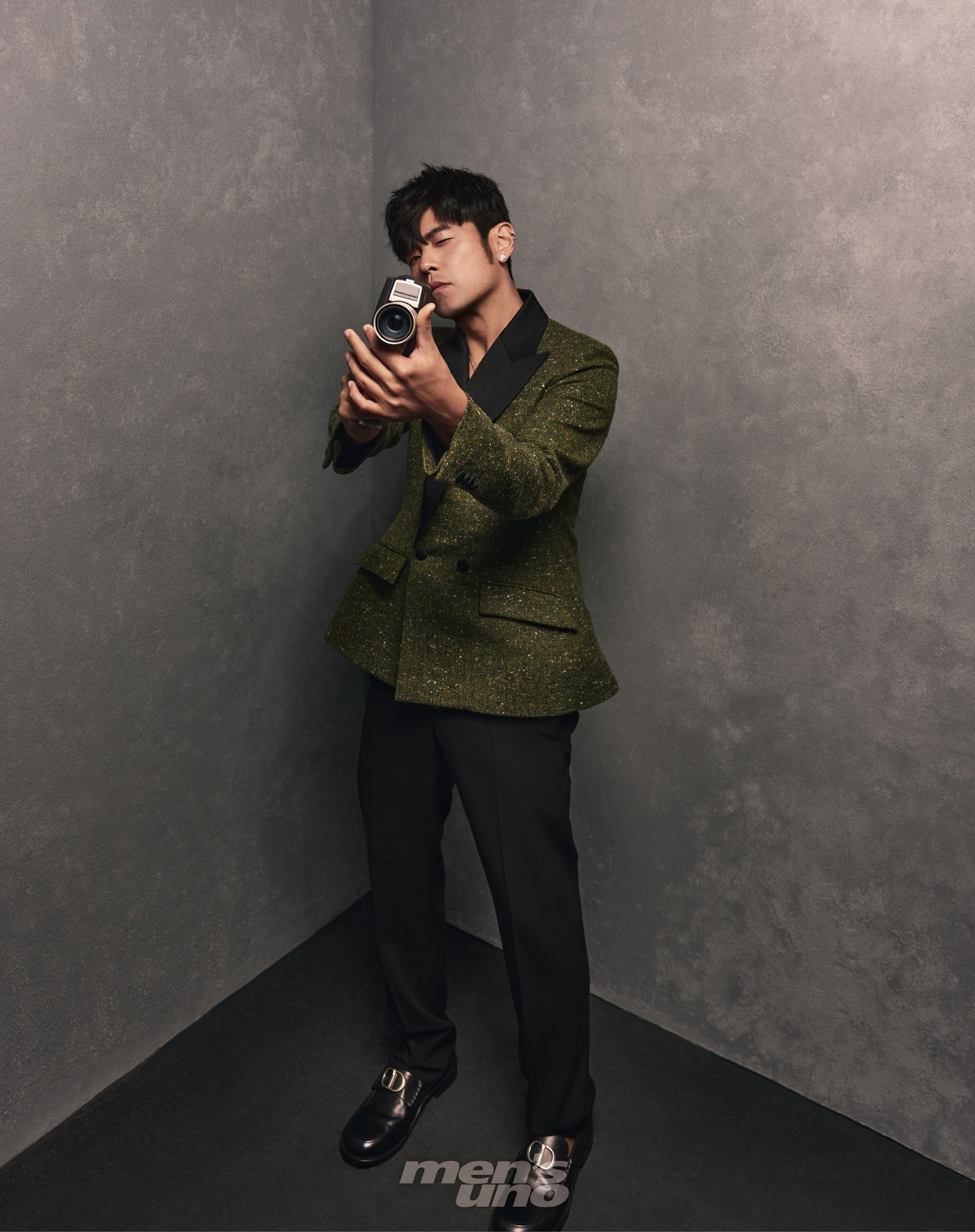 《men’s uno》 TW 2月刊封面人物：周杰伦幕后彩蛋曝光：周杰伦与母亲叶