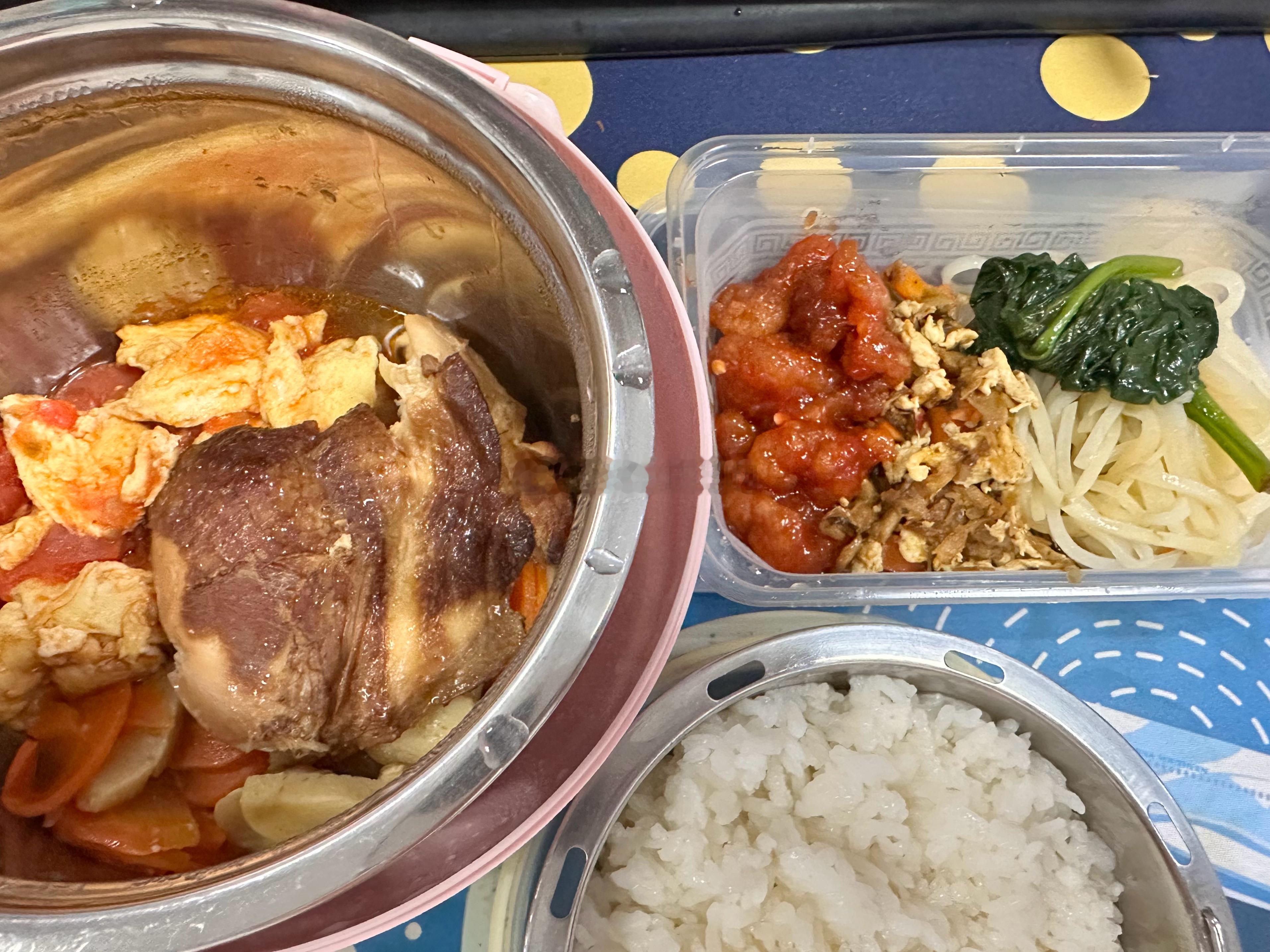 燃烧的陀螺仪  少吃饭多吃菜今天自己还带了大鸭腿🍗