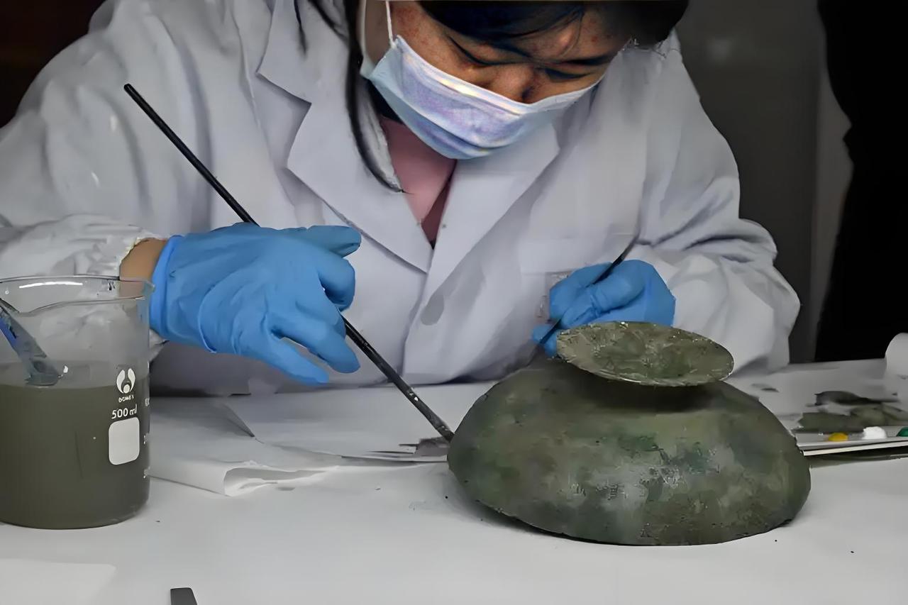 数字化技术在文物鉴定和保护方面作用巨大。就拿陕西来说，宝鸡青铜器博物院用三维扫描