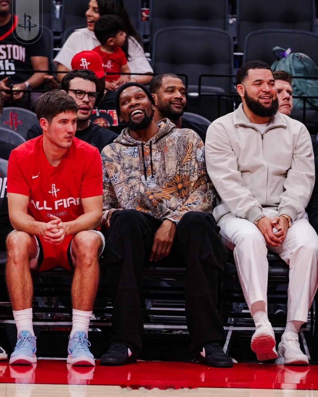 Evan Sidery报道，有传言称，杜兰特可能已经打完了他在火箭的最后一场比赛