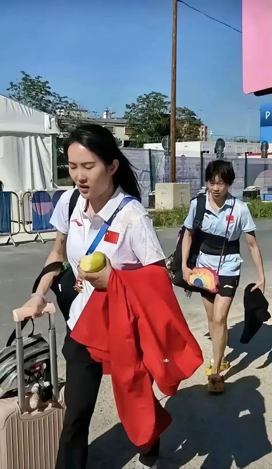 名师出高徒啊，如果说全红婵是一匹千里马的话，那陈若琳无疑就是她的伯乐了。
世人常