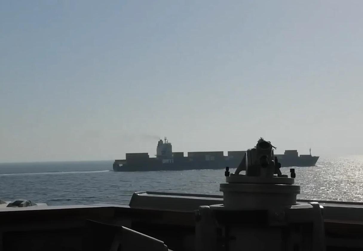38年来首次，美军向伊朗商船开火，现场细节神似索马里海盗打劫
 
就在美媒宣称，