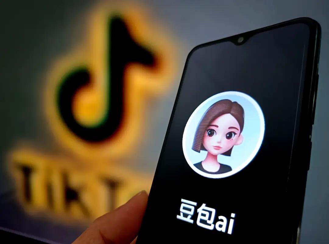 据供应链相关人士透露，字节跳动旗下的豆包AI硬件项目进度有所调整。原计划推出的一