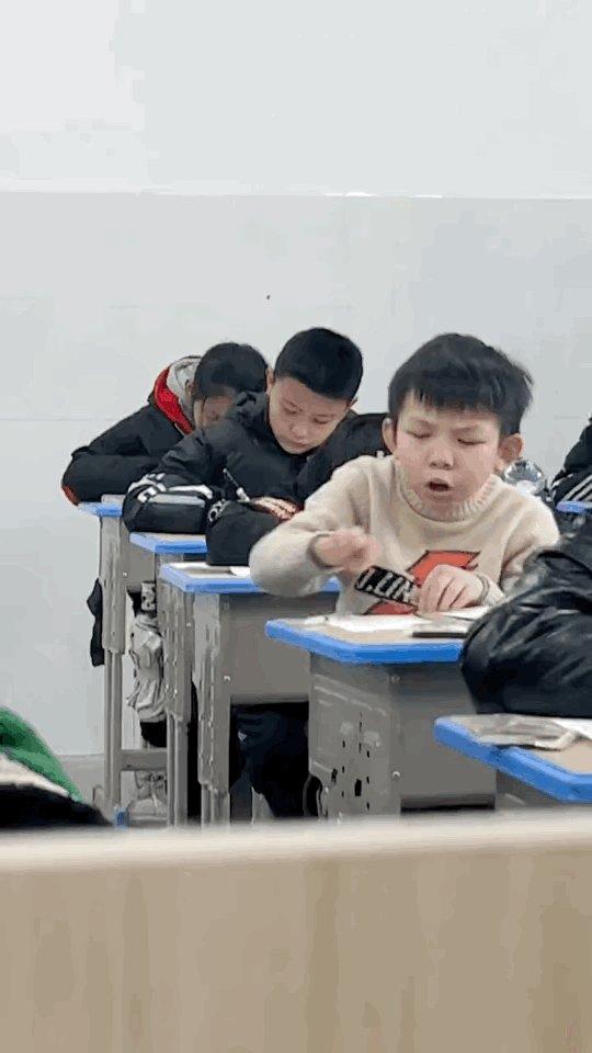 猴哥滑了一跤