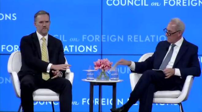 美国贸易代表格里尔最近公开说了一句话，他坦承，过去历届美国政府总想着逼中国改变经