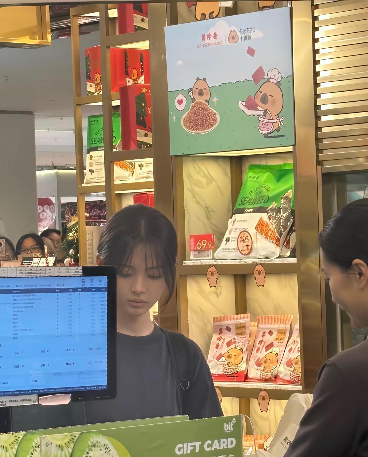这素颜真的很顶第一眼宋慧乔，第二眼杨超越。 