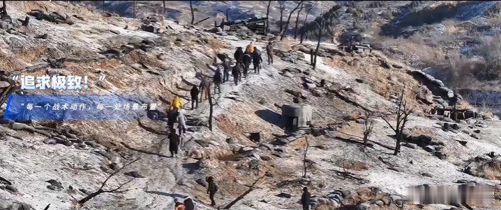 #细品电影冲锋里的五大真实#《冲锋》上线，以英雄为蓝本。战斗场面扣人心弦，历史细