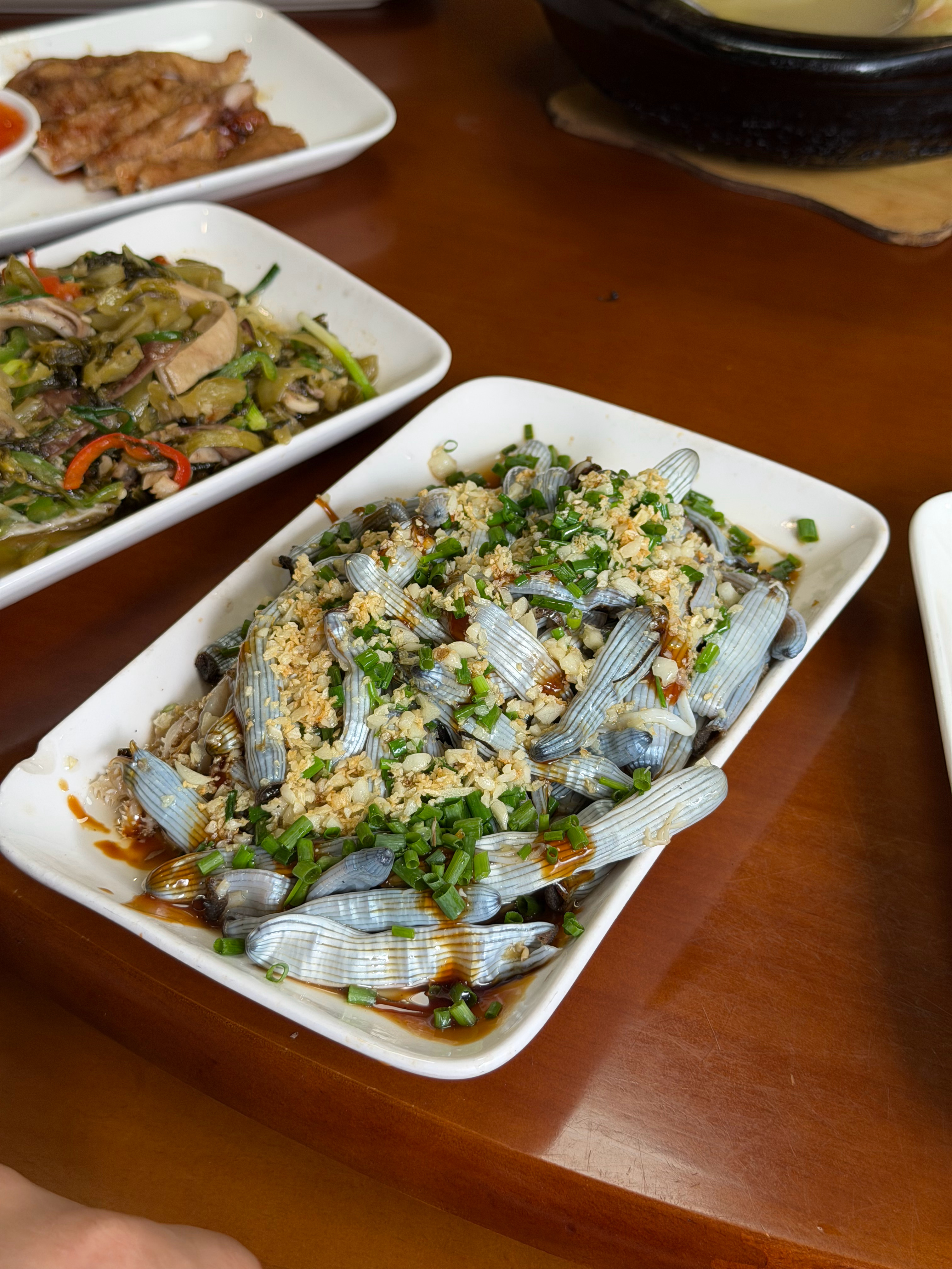 来海南不一定吃海鲜或者椰子鸡，也可以试试本地炒菜，还是相当有特色的 海口