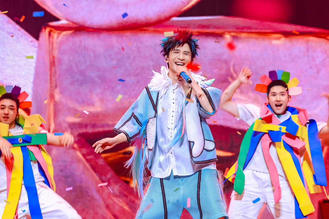 世界催你长大他说快乐就是伟大大张伟我们伟大的人生演唱会大张伟“我们伟大的人生”巡