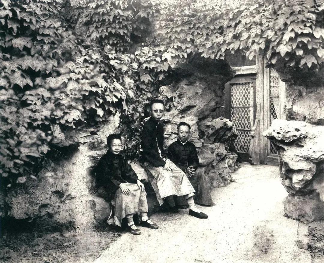 这组照片拍摄于1922-1924年，记录了末代皇帝溥仪的在紫禁城的生活，这也是他