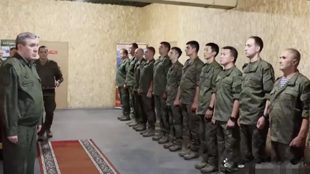 俄新社15日，格拉西莫夫总参谋长在视察俄中央集团军时，通报了俄军自2月以来已控制