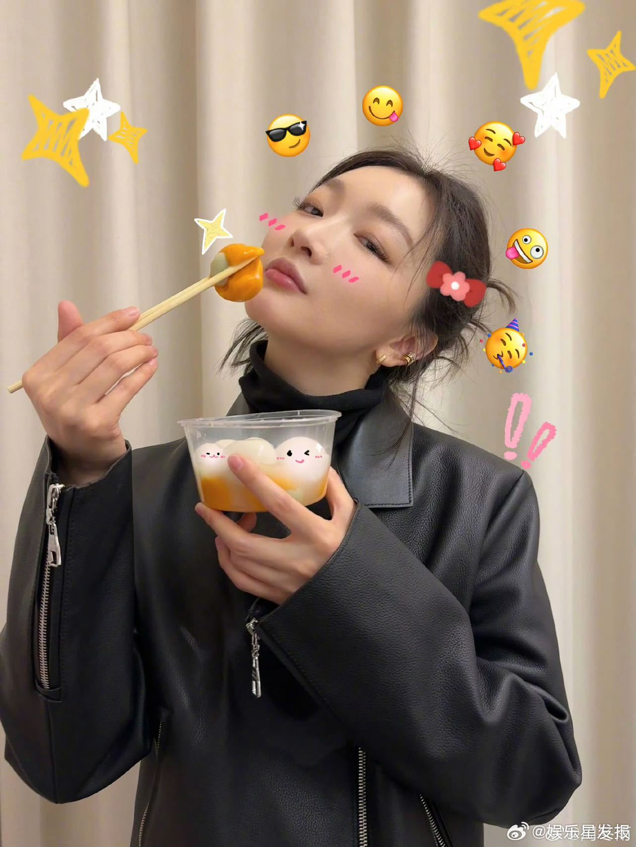 周冬雨元宵节涂鸦四宫格周冬雨祝大家元宵节快乐 周冬雨元宵节营业更新！四宫格emo