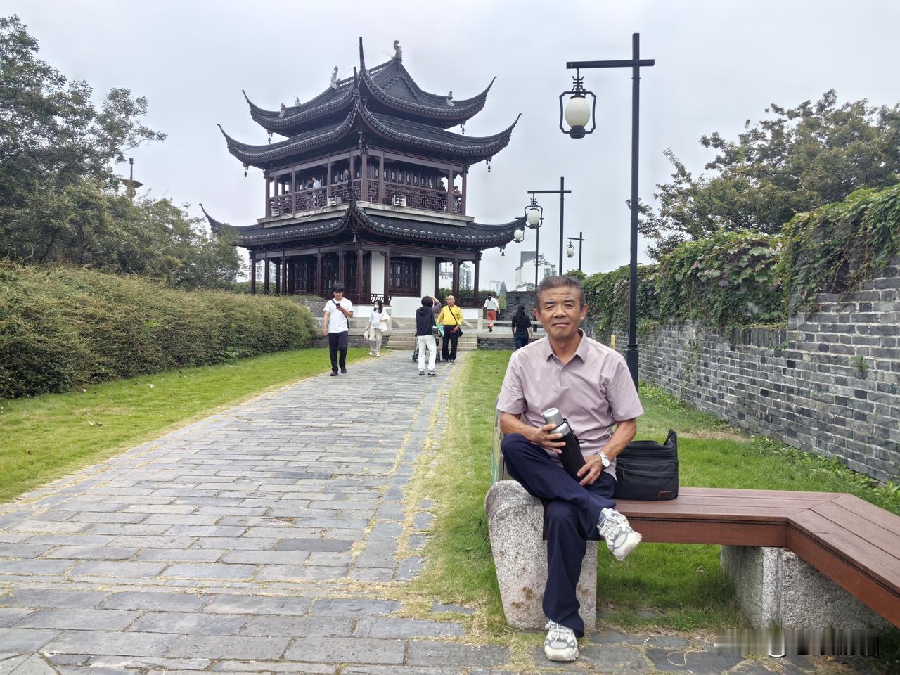 苏州八大古城墙之一，蛇门。蛇门城墙位于‌苏州古城东南角的桂花公园内‌，是‌200