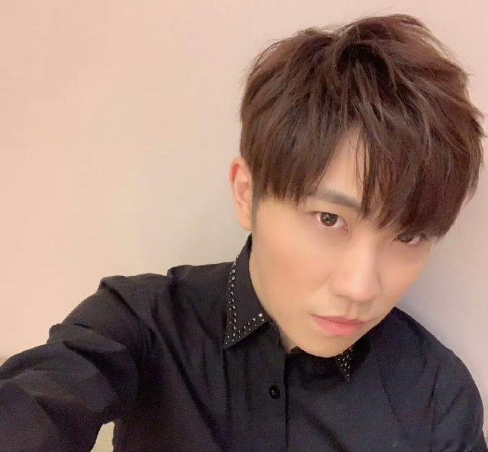 #徐良是披荆斩棘 4 主题曲制作人# 徐良呀，你总是如此出色！当知道你是披荆斩棘