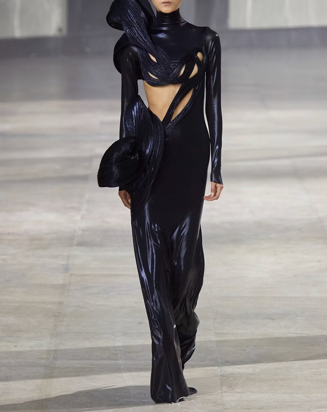 风格大赏“未来暮色（Future Dusk）”能火到被说成 2025 流行色，我