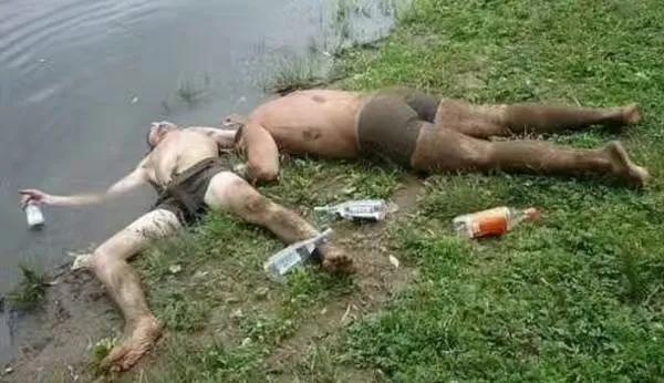 人民英雄永垂不朽？
不——
是人民狗熊醉卧街头！
我爱酒，但绝不酗酒——这几名酒