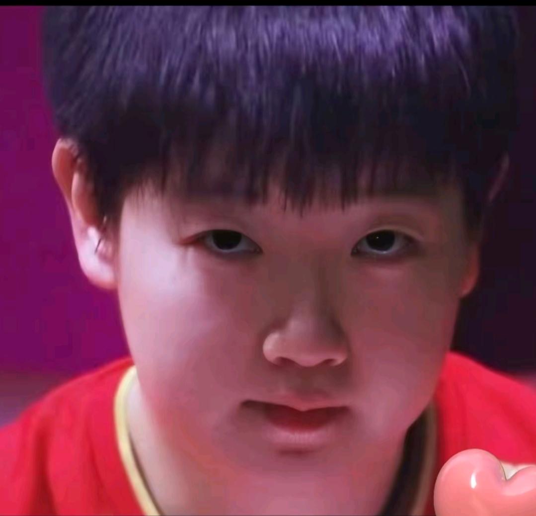 大家听过耳朵高于眉毛的人有什么说法吗？我听一个主持人采访张家齐，他说张家齐耳朵高