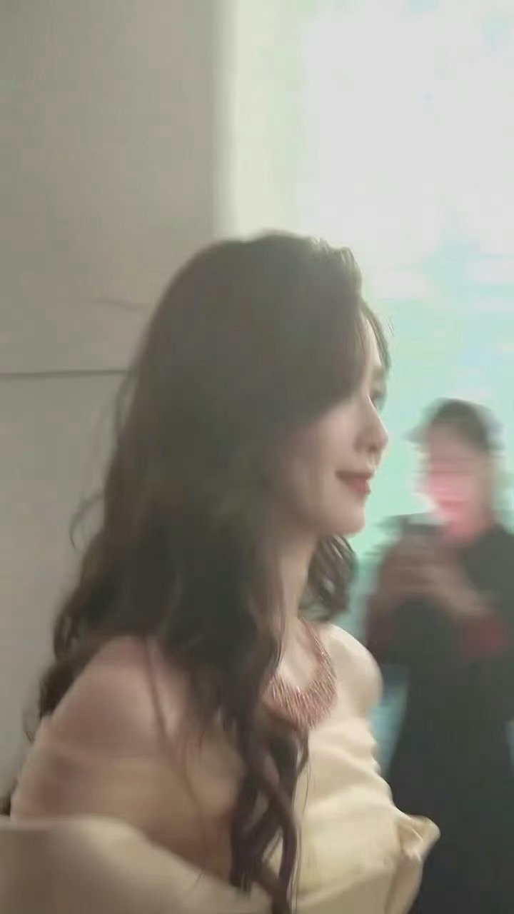 刘诗诗 点开这两张live图美得我流口水🤤 