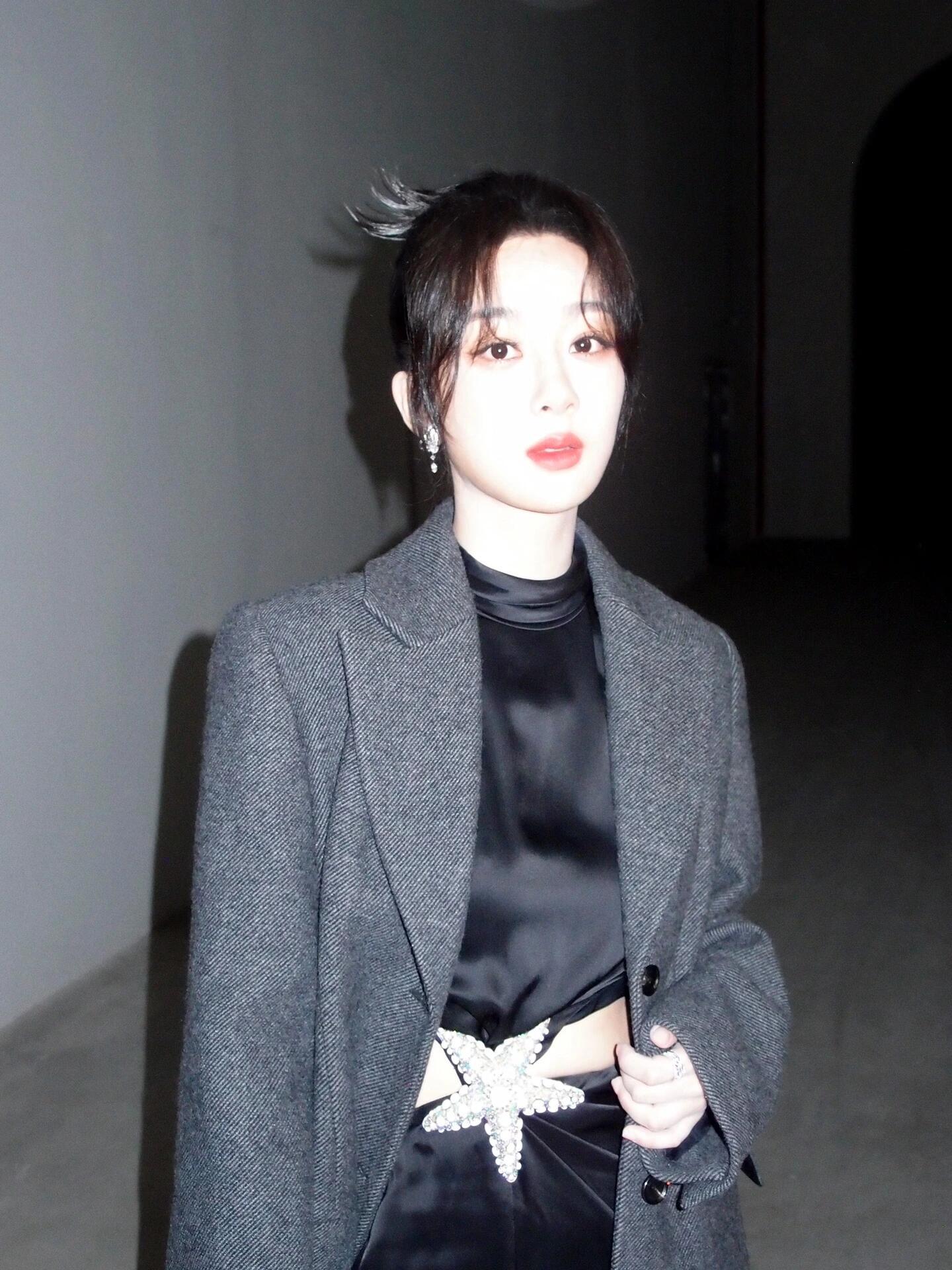 杨紫 yz杨紫董竹君 yz杨紫玉兰花开君再来 “你是乱花欲渐中唯一用青睐燃烧的星