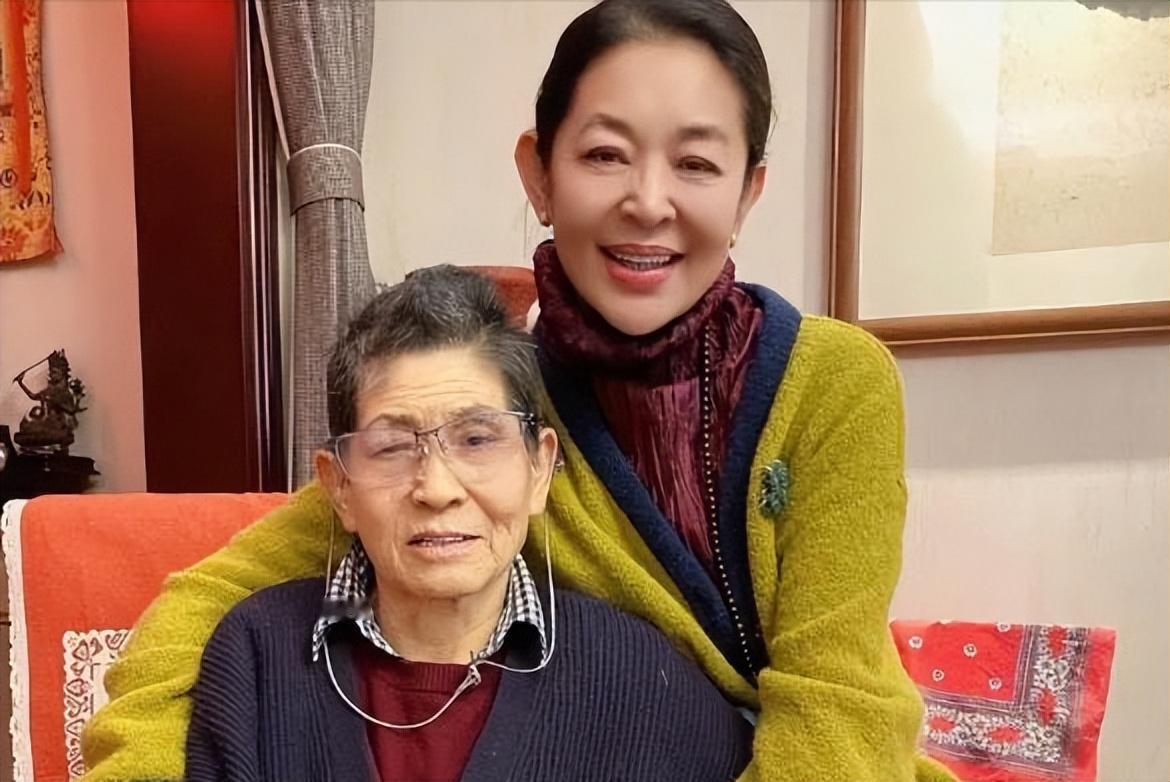 主持 13 届春晚、拿过 4 次影后的倪萍，居然说过一句扎心的狠话：下辈子不要爹