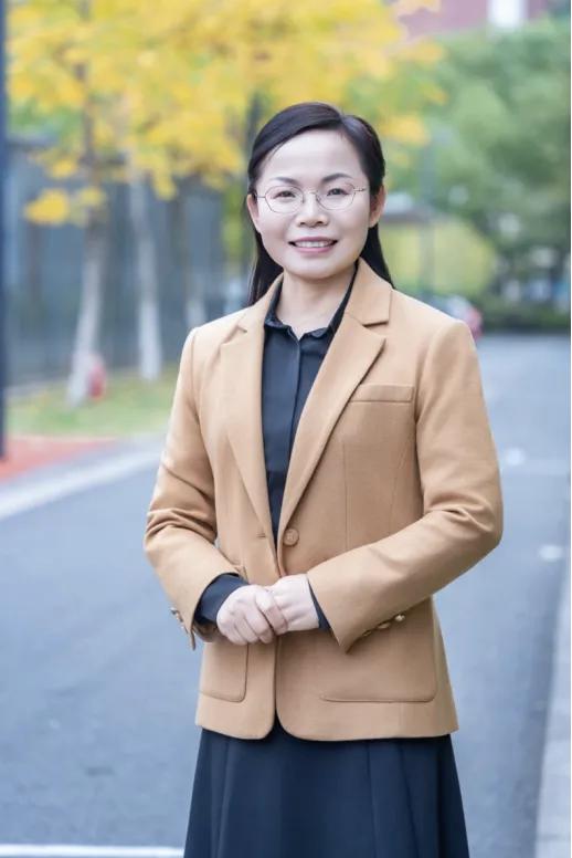 2025年全国先进工作者
常州市武进区星河实验小学校长庄惠芬
​