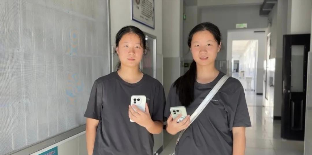692分！武汉的一对双胞胎姐妹今年高考考了一样的分数！

她们是武汉市新洲区第一