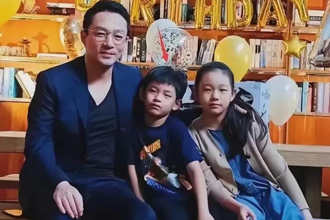 汪小菲与儿子女儿在一起的画面
多么的美好，多么的幸福
当然，只是相对汪小菲而言的