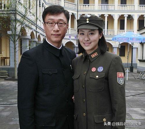 电视剧《潜伏》中的主要角色并非完全虚构，而是融合了多位真实历史人物的历史原型：