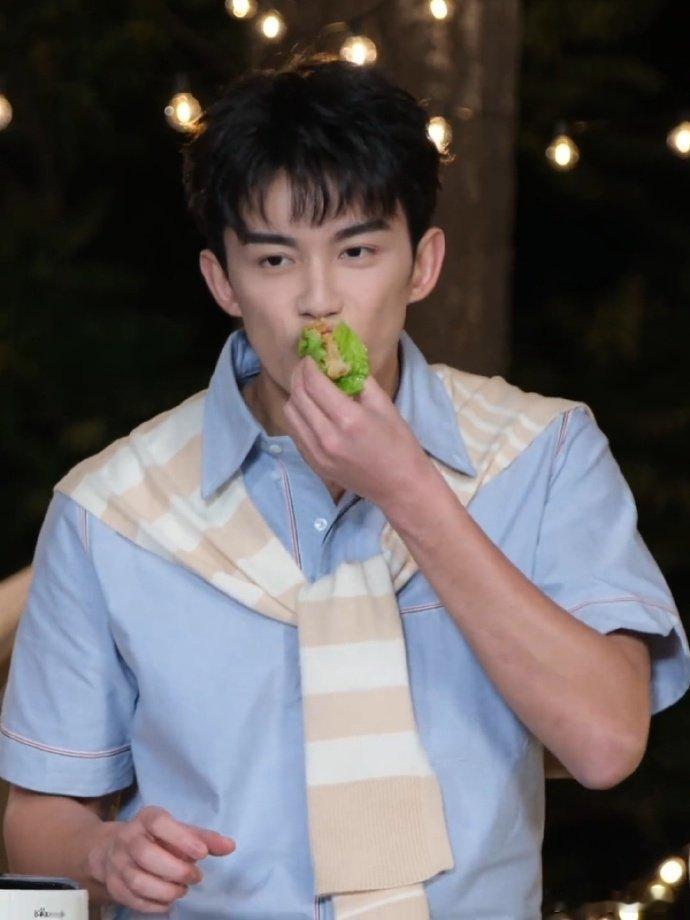 吴磊被老鼠干整没招了   别人上节目耍帅，吴磊在这儿被老鼠干整到无语，也太没有偶