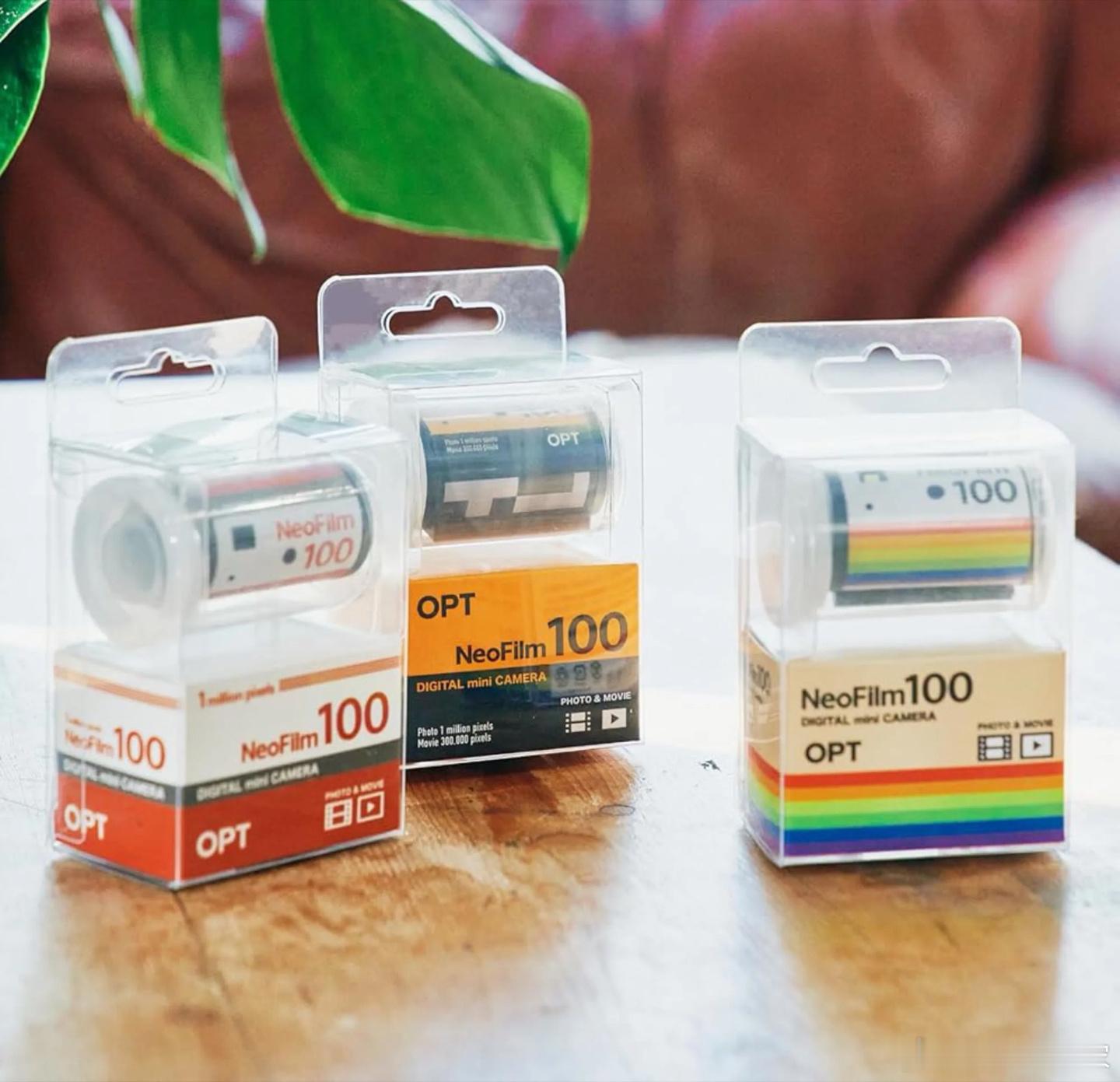 一款名为 OPT100 NeoFilm 的迷你数码相机最近现身亚马逊平台，售价 