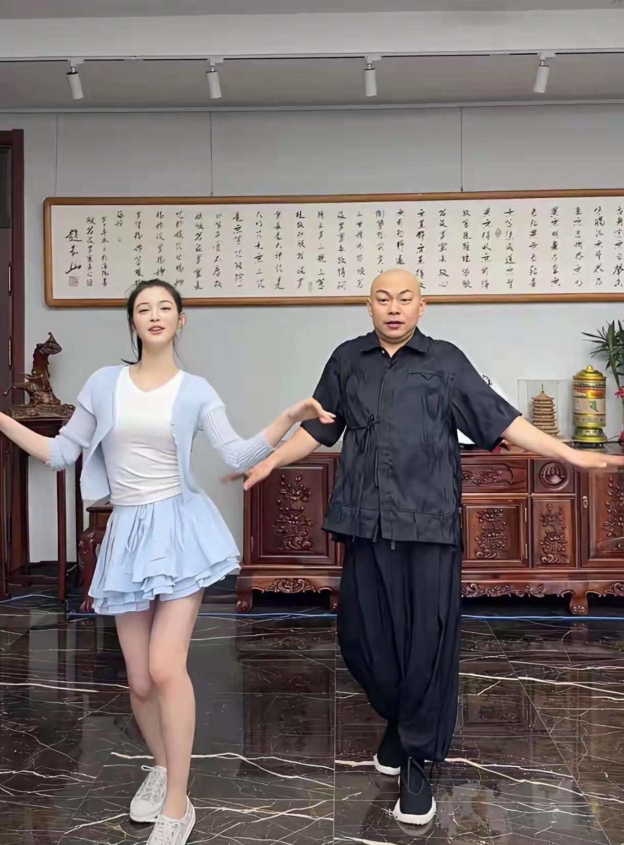 别瞎说了，这哪是程野女儿呀！
对外说是干女儿，自己闺女才11岁，
对着镜头热舞，