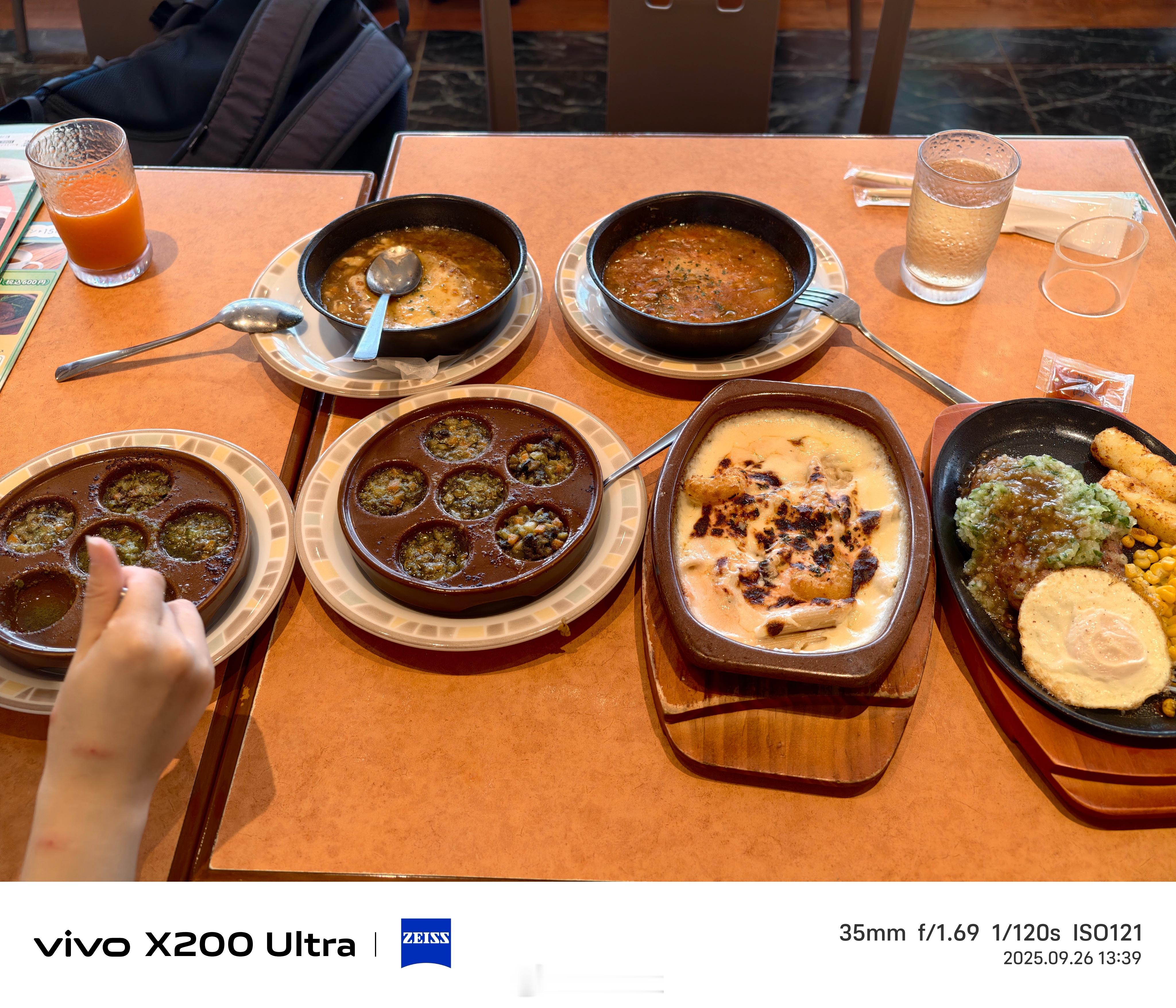 日本萨莉亚这些一共花了3400日元，折合170RMB，应该算是日本吃饭非常超值的