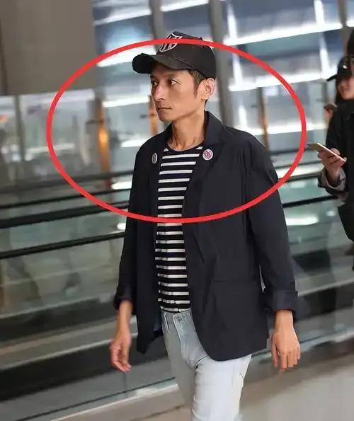 主持人李维嘉突然暴瘦，差点认不出了，他到底经历了什么？
整个人瘦的不像样，本来个