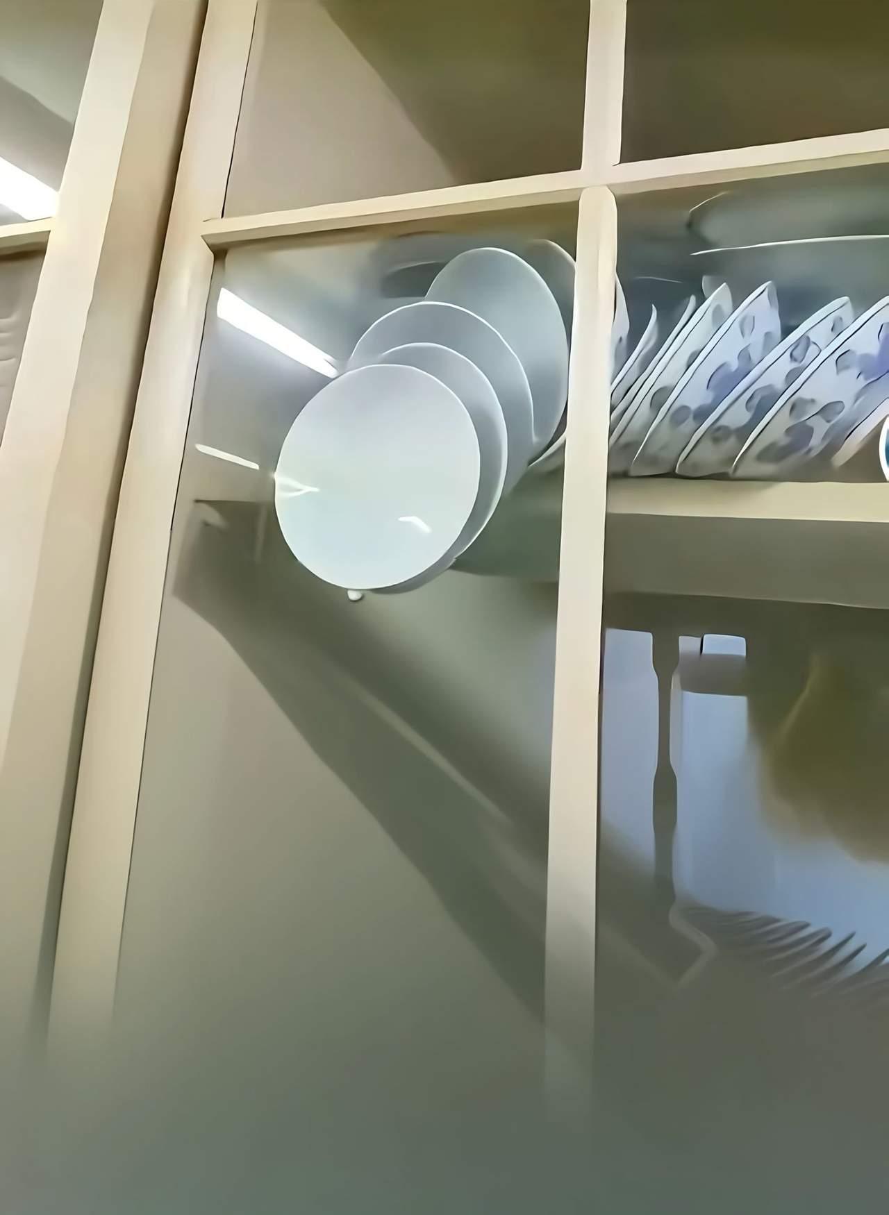 美国AI革命是不是像极了这盘子，看着好好的，其实已经碎了
“星际之门”还没开始就