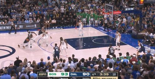 今天的欧文已足够强硬，出战
———45分16秒
———投篮28中13
———三分